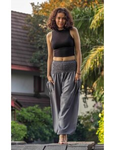 Roupas esportivas femininas cinza, pantalonas, de materiais sustentáveis 
