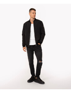 C&A calça jeans carrot rasgada com bolsos preta