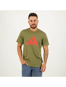 Camiseta Adidas Essentials Logo Verde e Vermelha