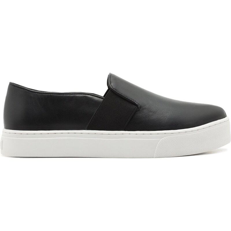 T nis AREZZO Slip On Couro El stico Preto Outstore GLAMI .br