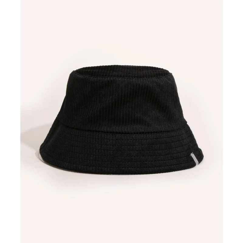 C&A chapéu juvenil bucket hat com bordado preto 
