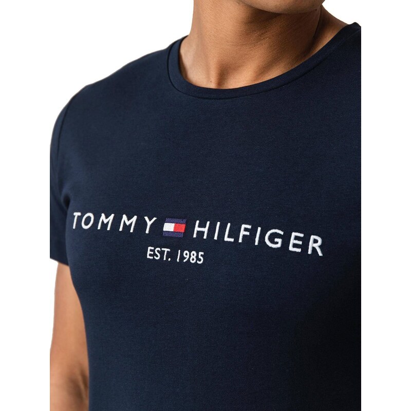 Camiseta Tommy Hilfiger Established Stackes Tee Azul Marinho