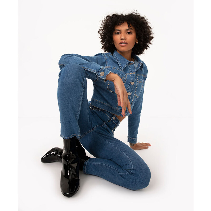 C&A jaqueta jeans cropped com tachas sawary azul médio