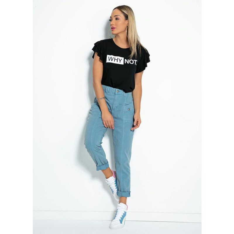 Calça Mom Jeans com Prega e Recorte no Bolso Azul