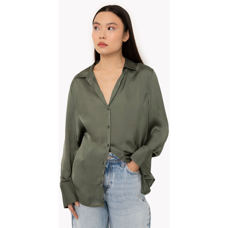 C&A camisa acetinada oversized manga longa verde escuro 