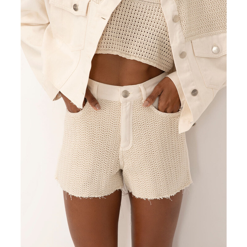 C&A short de sarja mom com crochê ateliê mão de mãe off white