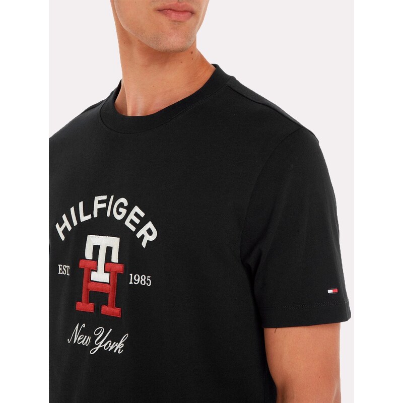 Camiseta Tommy Hilfiger Masculina Regular Curved Monogram Preta